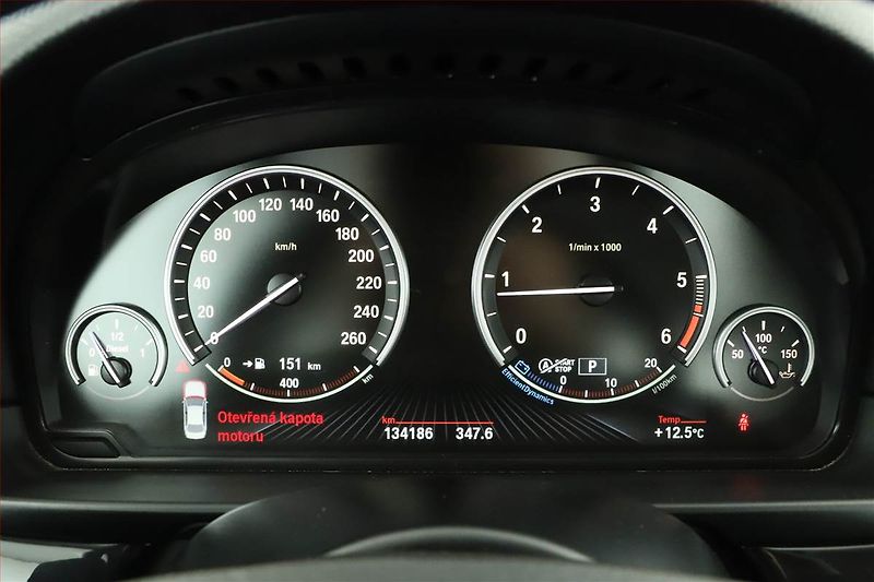 BMW Řada 5 (2014) Modern Line 525d xDrive, 4X4 - fotka 15 z 17