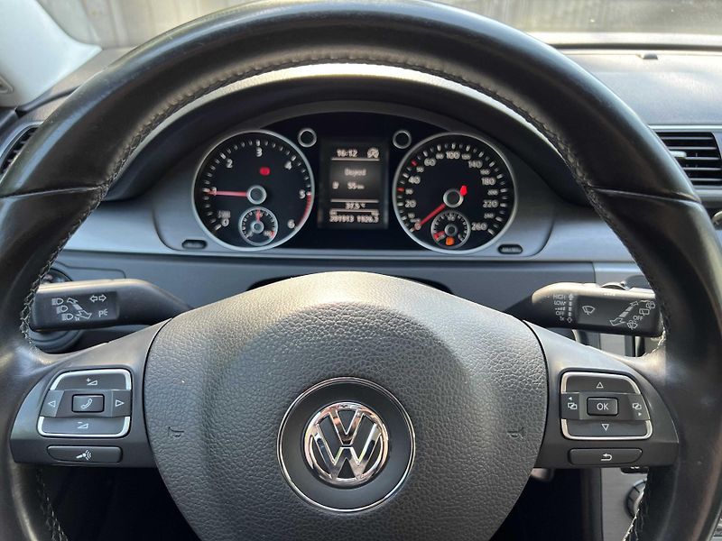 Volkswagen Passat 2.0 TDi 103 kW BIXENON MR2014 - fotka 17 z 17