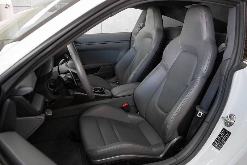 Porsche 911 992 CARRERA 4*BLACK PAKET*DPH* - fotka 7 z 29