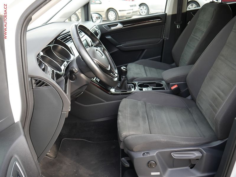 Volkswagen Touran (2016) 2.0TDi, ČR, Highline, LED - fotka 9 z 19