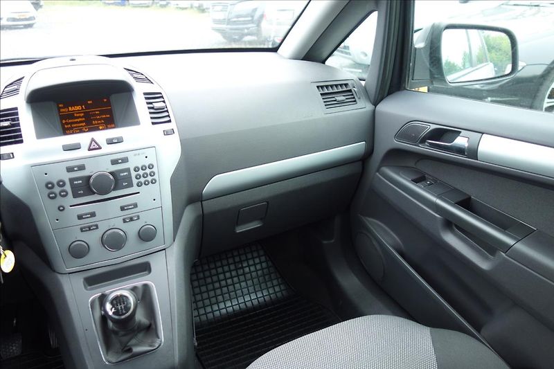 Opel Zafira 1,8 i 103KW,ČR,1 MAJ.,7 MÍST. - fotka 21 z 37
