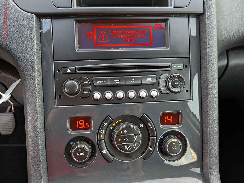 Peugeot 5008 (2010) 1.6 HDi, AC, tempo - fotka 11 z 14