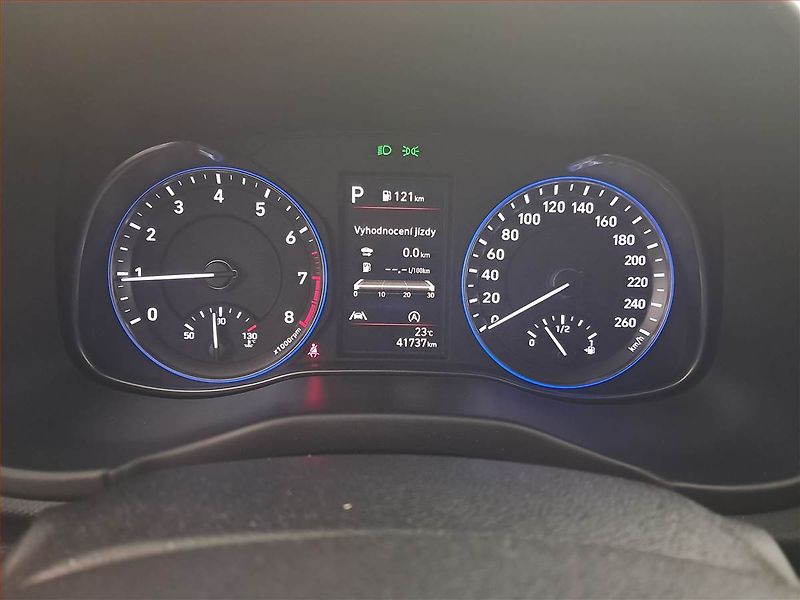 Hyundai Kona (2021) 1.0 T-GDI, Automat, Tempomat - fotka 11 z 17