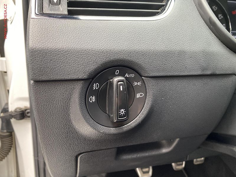 Škoda Octavia (2014) 2.0 TDi, RS Challange, bixen - fotka 15 z 19
