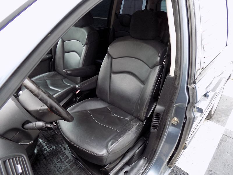 Peugeot 807 (2009) 2.0HDi/7.Míst/NAVI/LED/ - fotka 15 z 36