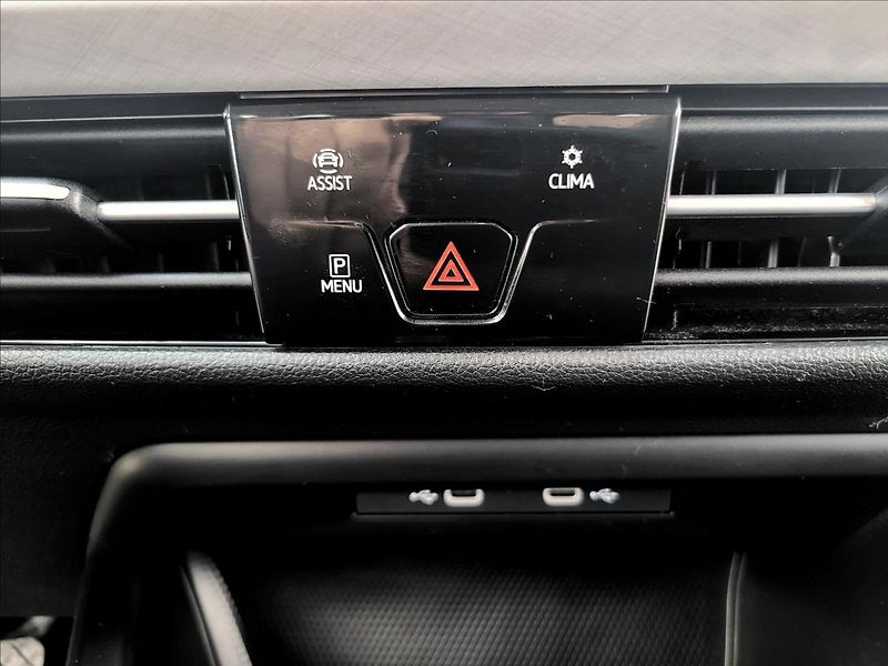 Volkswagen Golf 2,0 TDI,Life,navi,výhřev,klima - fotka 36 z 50