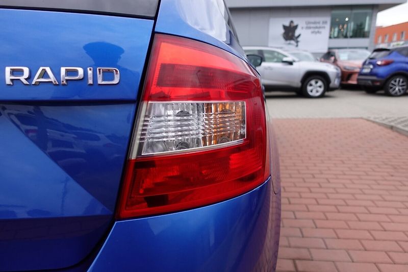 Škoda Rapid 1.6 TDI CR 66kW Ambition Fresh - fotka 23 z 24