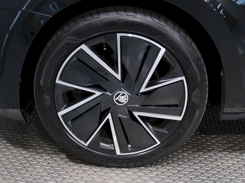 Škoda Superb (2022) STYLE 2.0TSI 140KW DSG - fotka 12 z 40