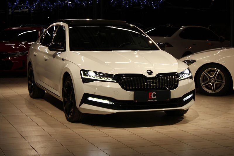 Škoda Superb iV DSG Sportline  5let/100tkm - fotka 31 z 32