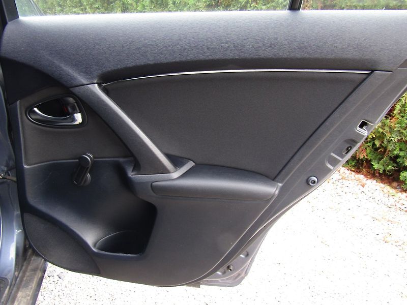 Toyota Avensis (2010) 1.6 16V  97kW  ZIMNÍ PNEU - fotka 24 z 37