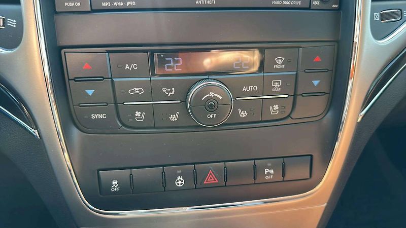 Jeep Grand Cherokee Overland Summit 3,0 CRD 177kW - fotka 17 z 34