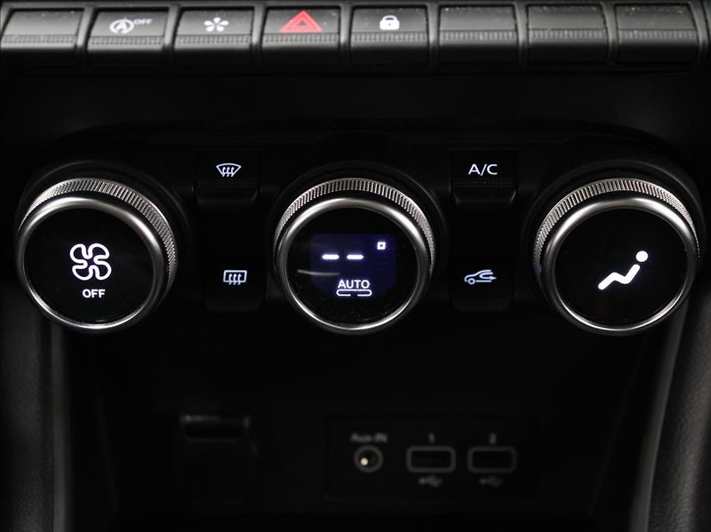 Renault Captur 1,3 TCe 140k. AT Techno 1.maj. - fotka 19 z 22