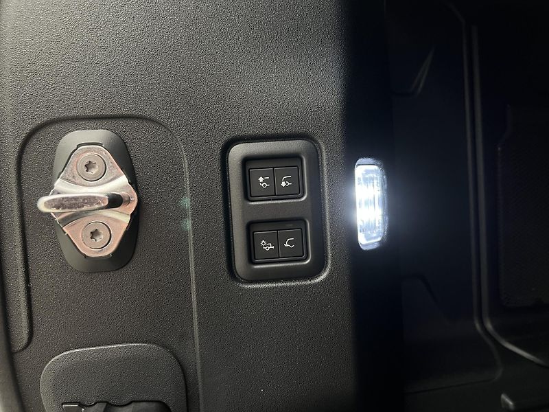 Land Rover Defender (2026) 110 D250 X-DYNAMIC SE AWD Aut - fotka 50 z 50