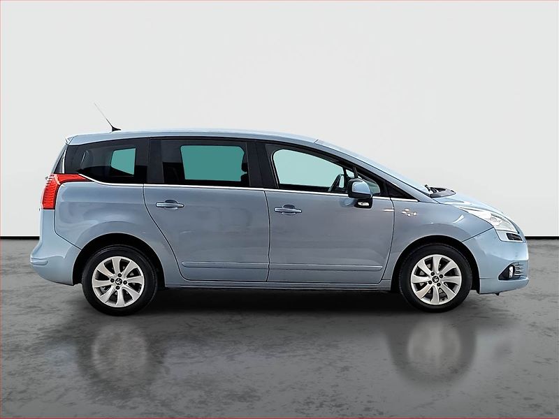Peugeot 5008 (2012) 1.6 HDi, Tažné, dobrý stav - fotka 6 z 16