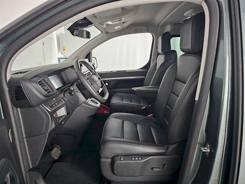 Toyota ProAce Verso (2025) 2.0D 130kW 8AT VIP SKYVIEW 7S - fotka 6 z 29