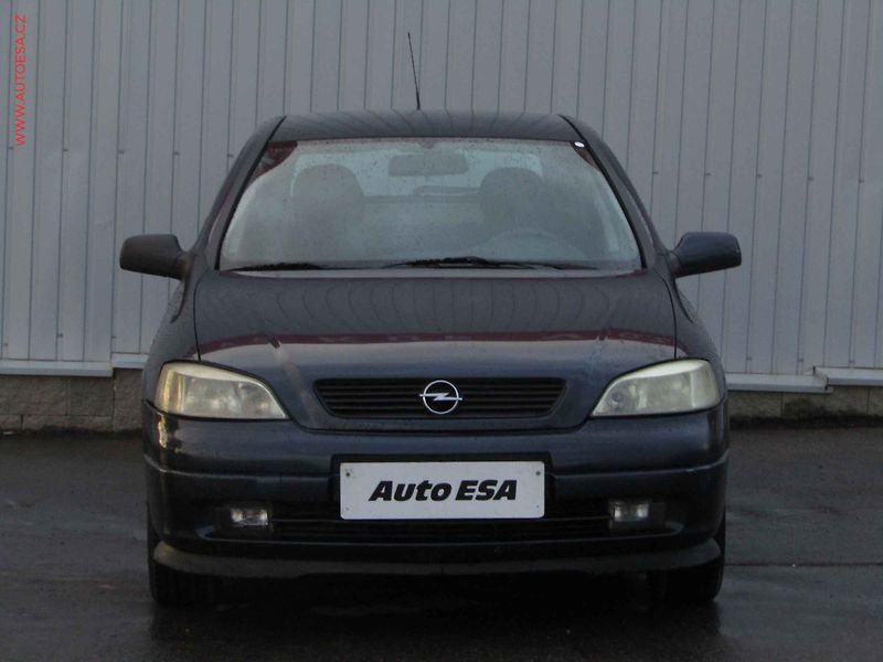 Opel Astra (2002) 1.6i, AC - fotka 2 z 14