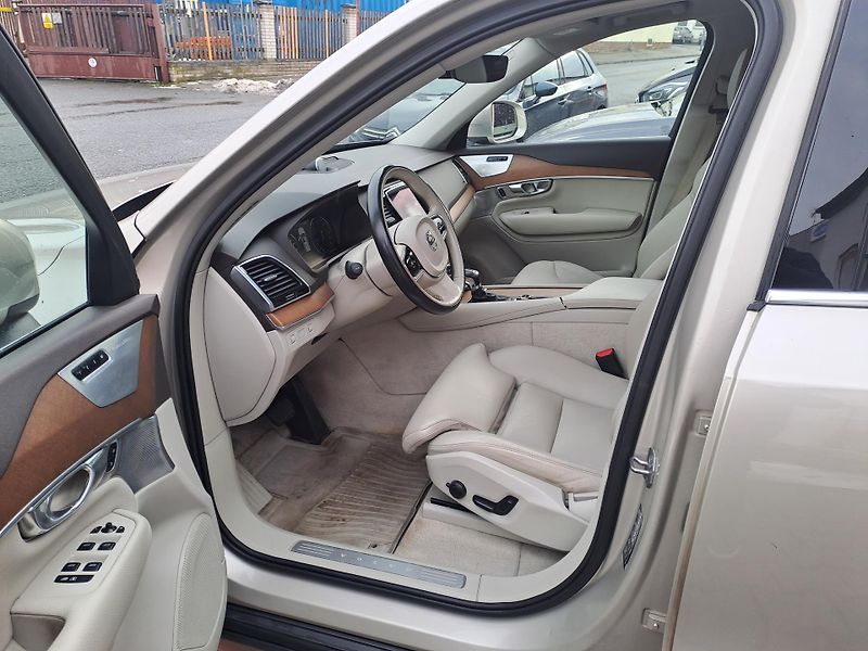 Volvo XC90 (2016) 2,0 D5 AWD DRIVE-E INSCRIPTION - fotka 9 z 35