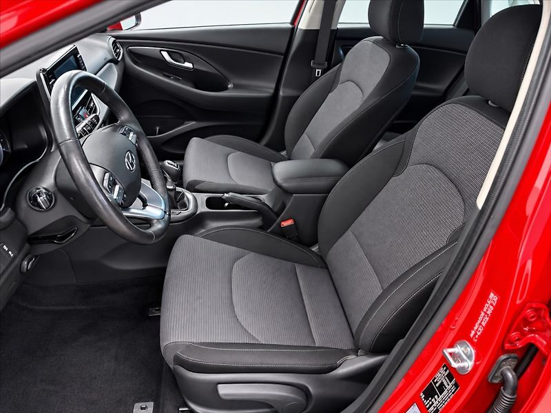 Hyundai i30 1,0 88 KW COMFORT - fotka 7 z 16