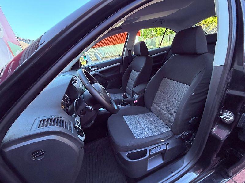 Škoda Octavia 1.6 MPi Ambiente, ČR - fotka 12 z 20