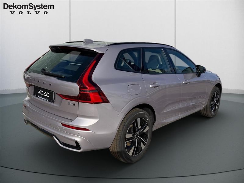 Volvo XC60 (2026) 2,0 B5 Plus Dark 4337 - fotka 3 z 14