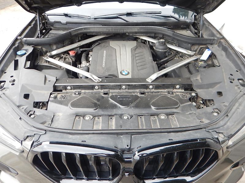 BMW X6 M50D - fotka 28 z 31
