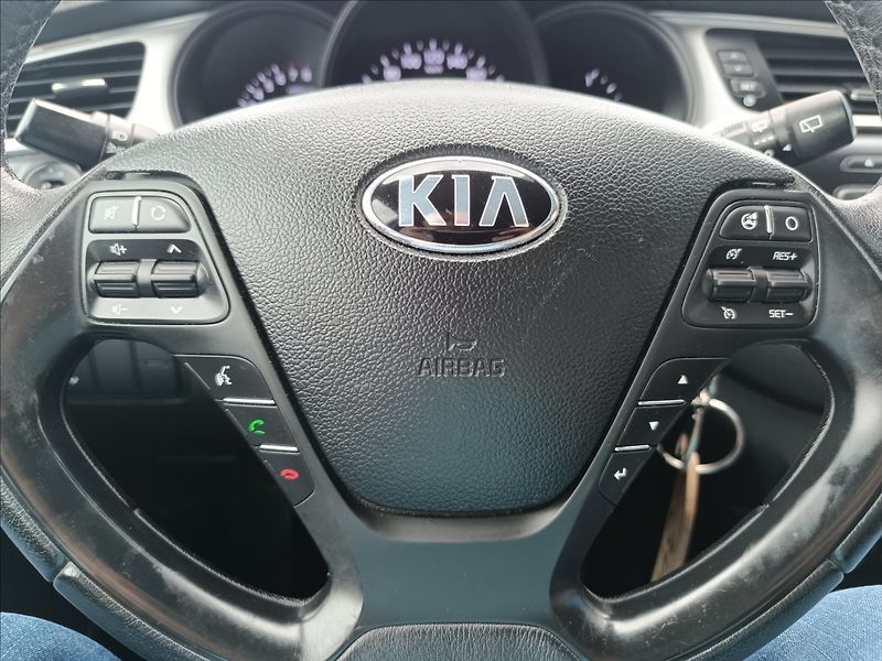 Kia Ceed 1,4 CVVT - fotka 15 z 16