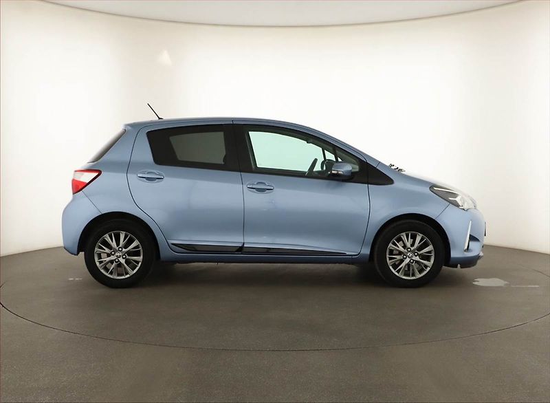 Toyota Yaris (2017) 1.5 Dual VVT-i, ČR,1.maj - fotka 6 z 13