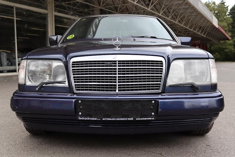 Mercedes-Benz 124 E320 CABRIO 162kW - fotka 3 z 50