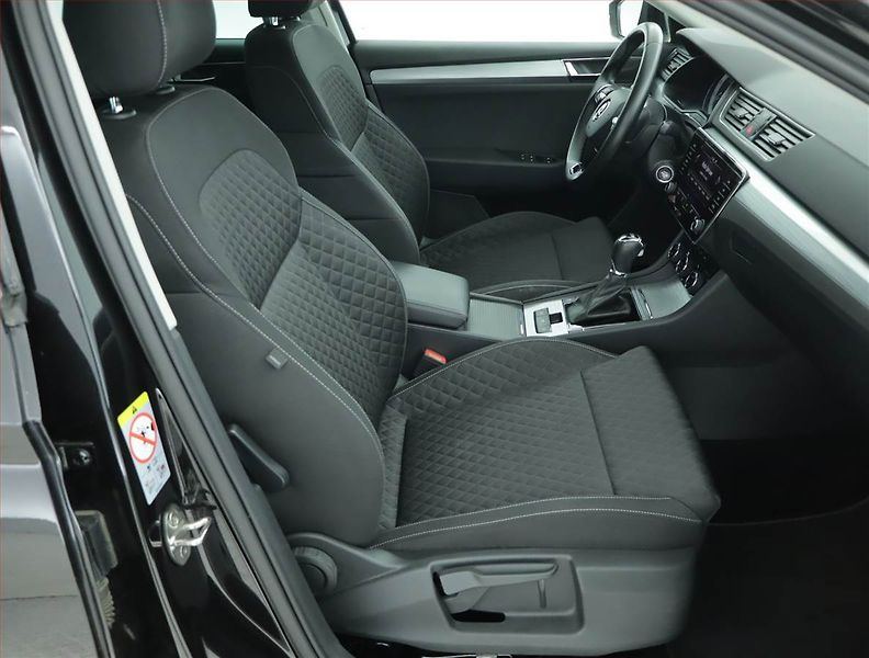 Škoda Superb (2021) 1.5 TSI, Automat, Serv.kniha - fotka 9 z 16