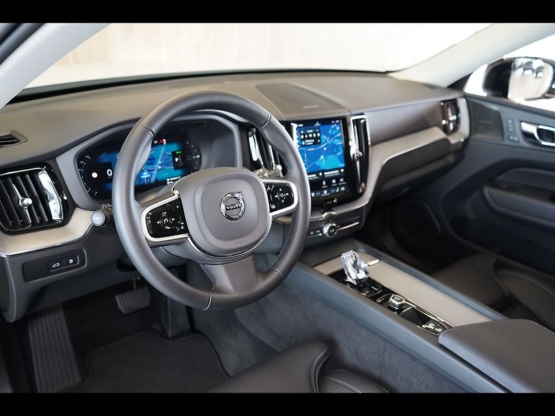 Volvo XC60 T8 PLUS Dark, Ventilace, 360° - fotka 16 z 48