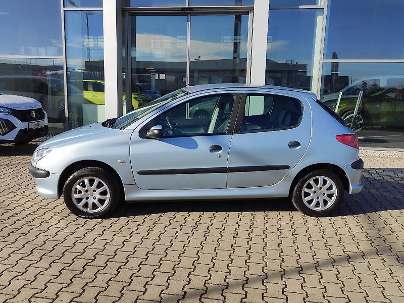 Peugeot 206 (2007) 1.4i 75k MAN5  - fotka 12 z 21
