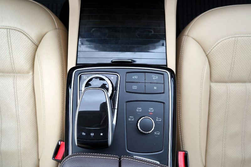 Mercedes-Benz GLE 350d 4Matic AMG/20/ČR - fotka 26 z 35