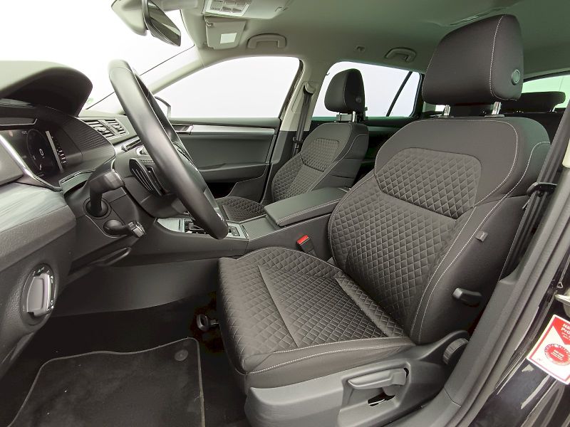 Škoda Superb (2022) 2.0TDI 110kW DSG COMFORT PLUS - fotka 6 z 35