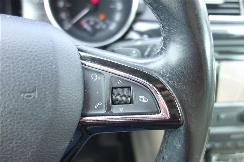 Škoda Superb 2,0 TDi 125KW, ČR, L&K, 4x4. - fotka 33 z 38
