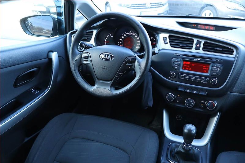 Kia Ceed (2012) 1.4 CVVT, Serv.kniha - fotka 7 z 19