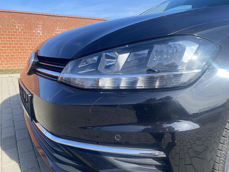 Volkswagen Golf 1.6TDi,PLNÁ VÝB.SUPER STAV!! - fotka 12 z 48