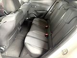 Peugeot 2008 (2022) 1.5 HDi, Allure, AT, LED - náhled 10