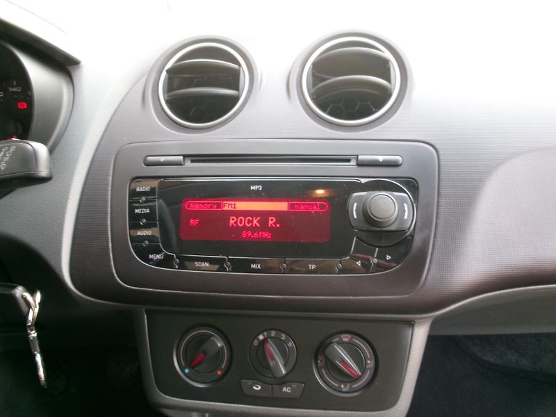 Seat Ibiza (2009) 1,4 16V KLIMA - fotka 20 z 27