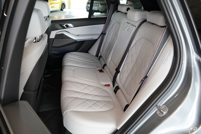 BMW X5 30d xDrive, Vzduch, Nezávislé - fotka 44 z 46