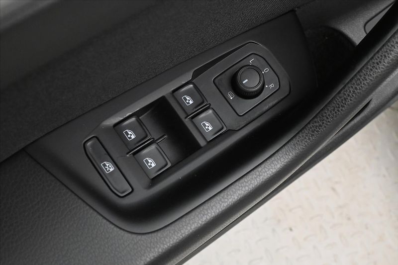 Volkswagen Passat 2,0 TDI 110 kW DSG Business Zá - fotka 26 z 32