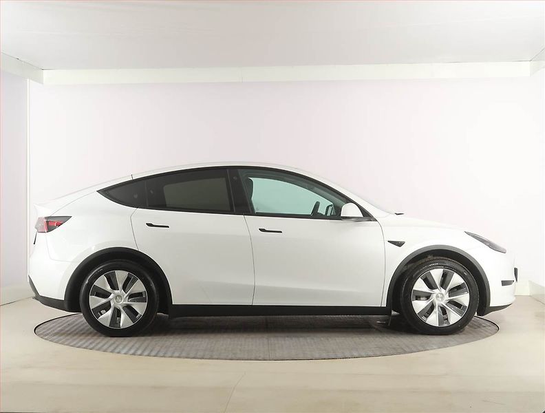 Tesla Model Y (2023) RWD LFP 60kWh, SoH 93% - fotka 6 z 31