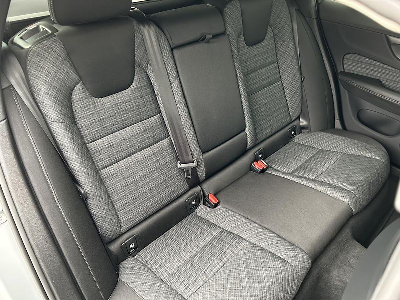 Volvo V60 2.0 B4 Core - fotka 14 z 29