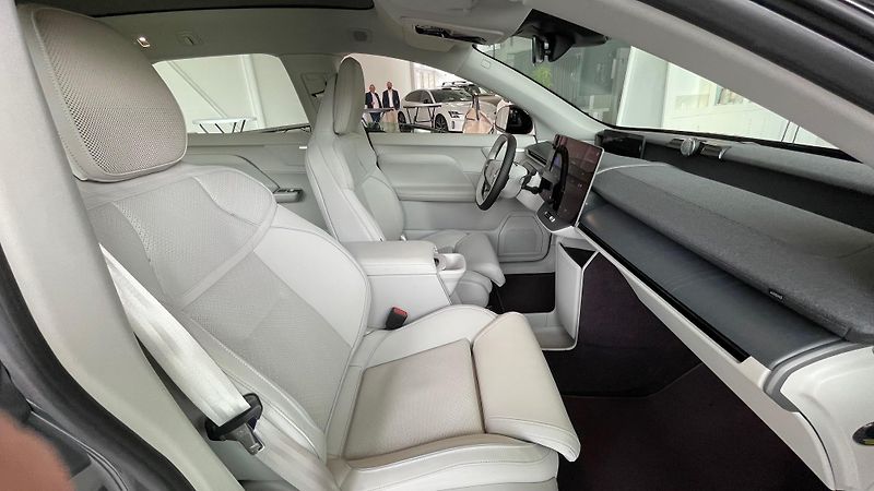 Volvo EX60 (2026) P10 AWD ULTRA - fotka 10 z 27