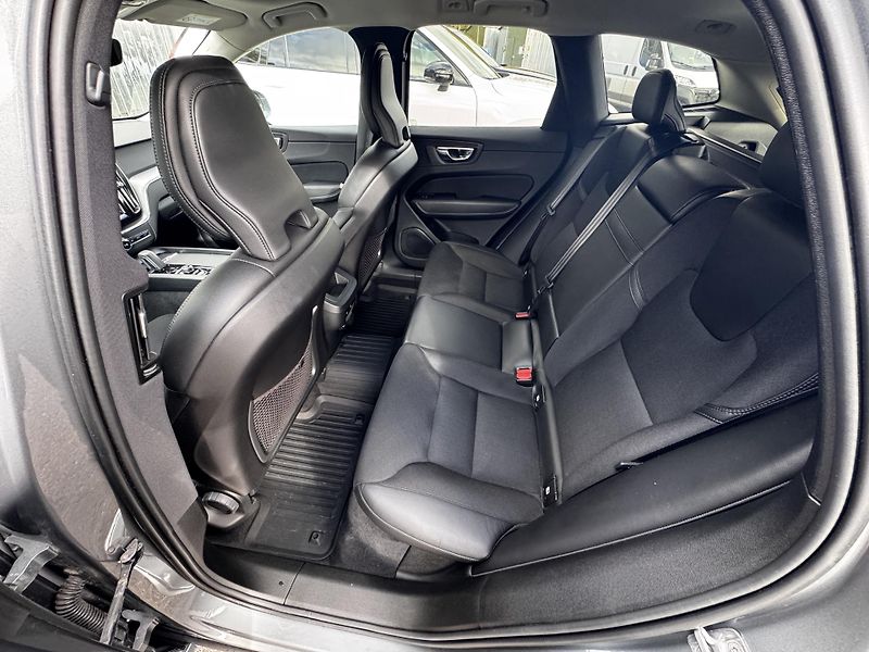 Volvo XC60 B5 AWD / ČR / 1. maj // výhřev - fotka 17 z 42
