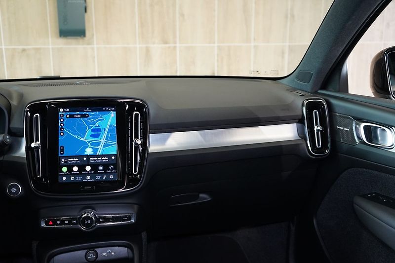 Volvo XC40 B3 Plus Dark, ACC, BLIS - fotka 43 z 43