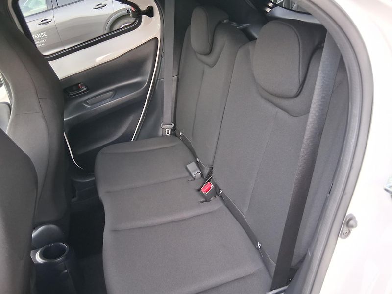 Toyota Aygo X STYLE 1.0 VVT-i 53 kW - fotka 5 z 21