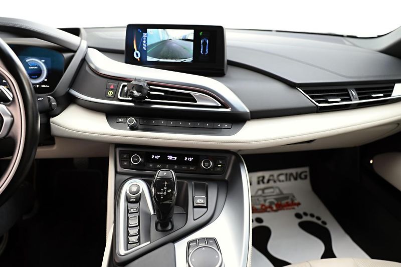 BMW i8 - fotka 12 z 15