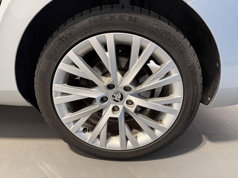 Škoda Superb 2.0 TDI 110kW Style Combi DSG - fotka 15 z 15