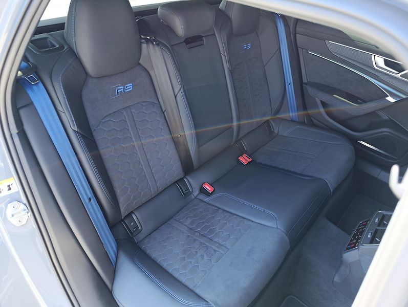 Audi RS 6 4.0TFSI PERFO ČR 1.MAJITEL DPH - fotka 24 z 44