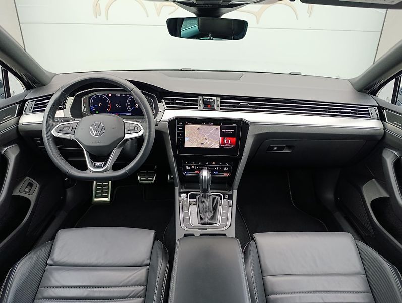 Volkswagen Passat 2.0TSI 206kW RLINE ČR 1.MAJ - fotka 23 z 39